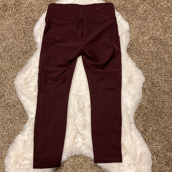 Athleta Tall Slash Stealth 7/8 Tight Legging - Size Medium - Picture 4 of 14